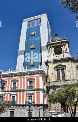 Vista del nuovo governo palazzo presidenziale che domina Plaza Murillo nel centro di La Paz in Bolivia Foto Stock