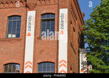 Uscita Zalando, Koepenicker Strasse, Kreuzberg di Berlino, Deutschland Foto Stock