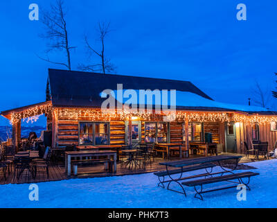 Lynn Britt cabina al crepuscolo, Snowmass Ski Resort, Snowmass Village, Colorado. Foto Stock