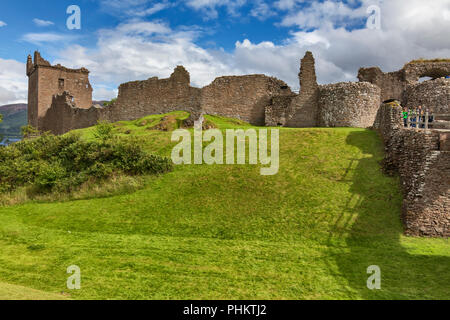 Castello Urquhart, Loch Ness, Inverness-shire, Scotland, Regno Unito Foto Stock