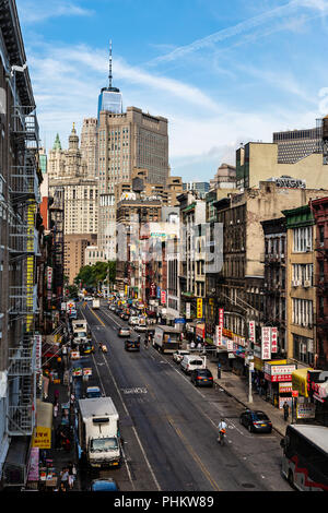 La città di New York / STATI UNITI D'America - 31 LUG 2018: grattacieli ed edifici di appartamenti in Chinatown in Manhattan inferiore Foto Stock