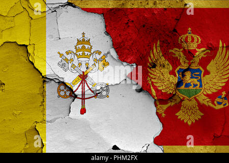 Le bandiere del Vaticano e Montenegro dipinta sulla parete incrinato Foto Stock