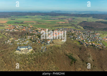 , Waldeck con il complesso del castello Schloss Waldeck in Waldeck in Hesse. Waldeck, Burg Waldeck an der Eder, Hesse, Germania, Waldeck, DEU, Europa, antenna Foto Stock