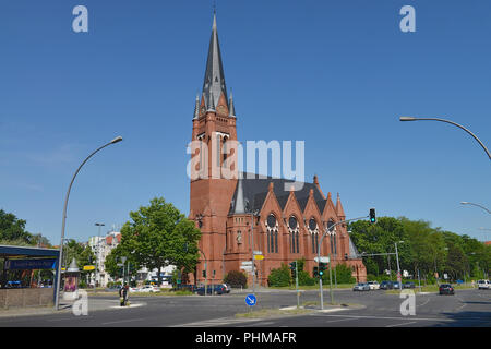 Kirche Zum Guten Hirten, Friedrich-Wilhelm-Platz, Friedenau, Berlino, Deutschland Foto Stock