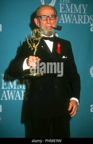 PASADENA, CA - 30 agosto: Attore Hume Cronyn assiste la quarantaquattresima annuale di Primetime Emmy Awards su agosto 30, 1992 a Pasadena Civic Auditorium di Pasadena, in California. Foto di Barry re/Alamy Stock Photo Foto Stock