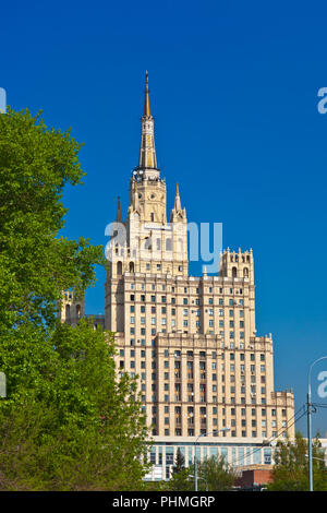 Stalin grattacielo famoso sulla Piazza Kudrinskaya - Mosca Russia Foto Stock