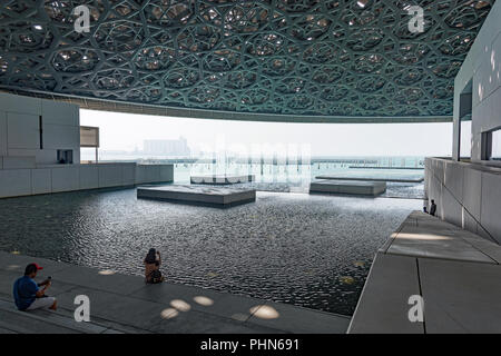 Immagini del cortile interno del Louvre Abu Dhabi U.A.E. Foto Stock