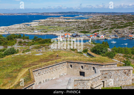 Vista da Marstrand della fortezza oltre lo svedese della west coast arcipelago Foto Stock