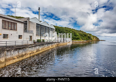 Caol Ila distillery, Islay, Ebridi Interne, Argyll, Scotland, Regno Unito Foto Stock