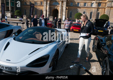 Woodstock, Oxfordshire, Regno Unito. 02Sep, 2018. Jodie Kidd di presenze al Salon Prenotazione Concours, Il Palazzo di Blenheim e Classic Supercar event, Woodstock, Oxfordshire, 2° settembre 2018 Credit: Stanislav Halcin/Alamy Live News Foto Stock