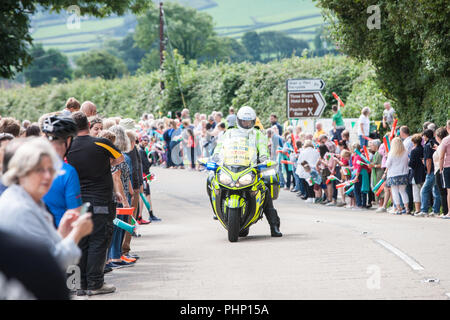 Carmarthenshire, Wales, Regno Unito. 2° settembre 2018. Tour della Gran Bretagna ciclismo professionale evento arriva a Carmarthenshire, Wales, Regno Unito Evento di bicicletta su un484 a Llandyfaelog Village, vicino Kidwelly, Carmarthenshire, Galles.UK. Vincitore del Tour de France Welshman Geraint Thomas è in competizione sul terreno di casa durante questa 8 giorni dell'evento. Credito: Paolo Quayle/Alamy Live News Foto Stock