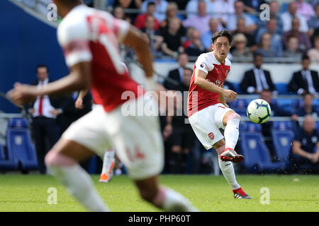 Cardiff, Regno Unito. 02Sep, 2018. Mesut Ozil dell'Arsenal in azione. Premier League, Cardiff City v Arsenal a Cardiff City Stadium di domenica 2 settembre 2018. Questa immagine può essere utilizzata solo per scopi editoriali. Solo uso editoriale, è richiesta una licenza per uso commerciale. Nessun uso in scommesse, giochi o un singolo giocatore/club/league pubblicazioni. pic da Andrew Orchard/Andrew Orchard fotografia sportiva/Alamy Live news Credito: Andrew Orchard fotografia sportiva/Alamy Live News Foto Stock