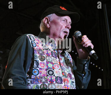 San Pedro, California, Stati Uniti d'America. 1 Sep, 2018. Mike Love dei Beach Boys esegue sabato a Los Angeles la settimana della flotta 2018 su Bob Hope OSU Delta Air Lines stadio principale di San Pedro in California. Credito: Billy Bennight/ZUMA filo/Alamy Live News Foto Stock