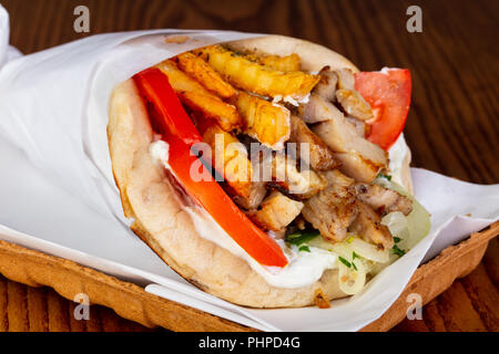 Gyros con pollo la pita Foto Stock