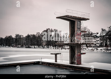 Piattaforma subacquea, Darmstadt lago woog in inverno Foto Stock