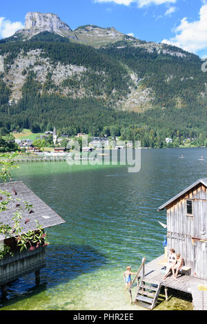 Altaussee: lago Altausseer vedere, boathouse, bagnante, sunbather, Ausseerland-Salzkammergut, Steiermark, Stiria, Austria Foto Stock