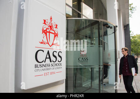 Segnaletica esterna alla CASS Business School, alla City University, alla Bunhill Row, Londra, EC1, Regno Unito Foto Stock