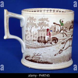 Siepi Horse Racing Antique 19C Staffordshire Pottery Mug Foto Stock