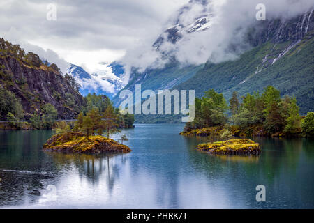 La bellissima natura della Norvegia paesaggio naturale. lovatnet lago. Foto Stock