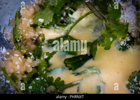 Preparazione del cibo in cucina Foto Stock