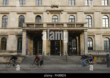 Fuehrerbau, Hochschule fuer Musik und Theater, Arcisstrasse, Koenigsplatz, Monaco di Baviera, Deutschland Foto Stock