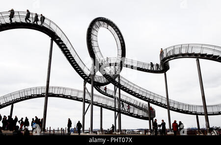 Tiger & Turtle, Duisburg Kunstwerk von Heike Mutter und Ulrich Genth Foto Stock