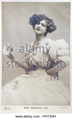 Gabrielle Ray ritratto, 1883 - 1973, è stata una tappa inglese attrice, cantante e ballerino più noto per i suoi ruoli in Edwardian commedie musicali, vintage vera fotografia cartolina dal 1905 Foto Stock