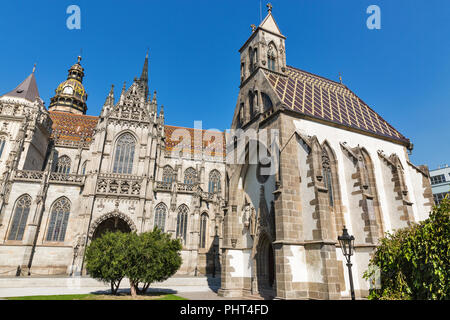 San Michele Cappella e la Cattedrale di Santa Elisabetta a Kosice città vecchia, Slovacchia. Foto Stock