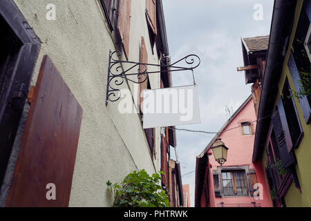 Segno appeso in strada Foto Stock