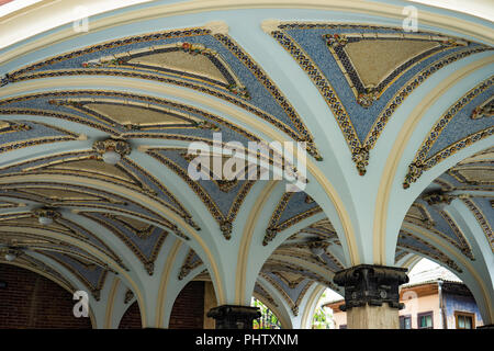 Batumi, Georgia / Luglio 10, 2018: architettura della vecchia Batumi famosa Piazza piazza vicino al porto di Batumi Foto Stock