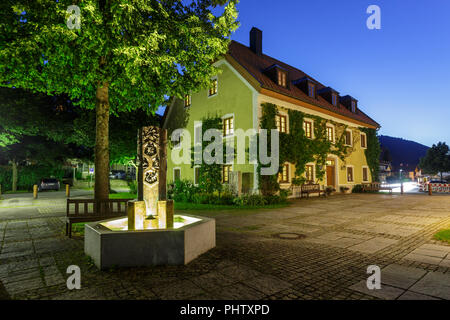 RUHPOLDING, Germania - Luglio 11, 2015: comune in Germania, il land della Baviera. È famoso per le sue località sciistiche. Vista notturna Foto Stock