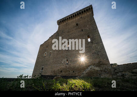 Castel nel Châteauneuf-du-Pape, Provenza, in Francia, in Europa. Foto Stock