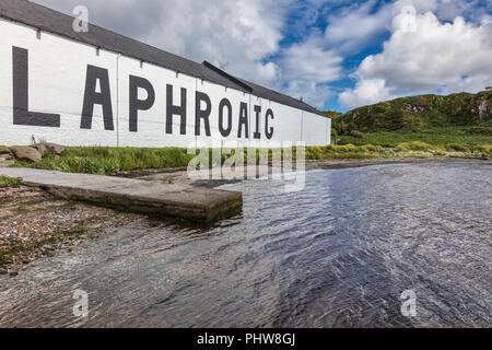 La distilleria Laphroaig, Islay, Ebridi Interne, Argyll, Scotland, Regno Unito Foto Stock