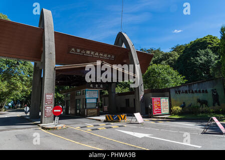 Cancello di ingresso alla Dasyueshan National Forest Recreation Area. Taiwan, Cina. Foto Stock