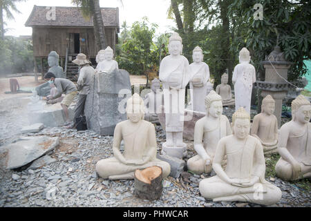 Cambogia Kampong Thom Buddha villaggio carving Foto Stock