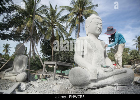 Cambogia Kampong Thom Buddha villaggio carving Foto Stock