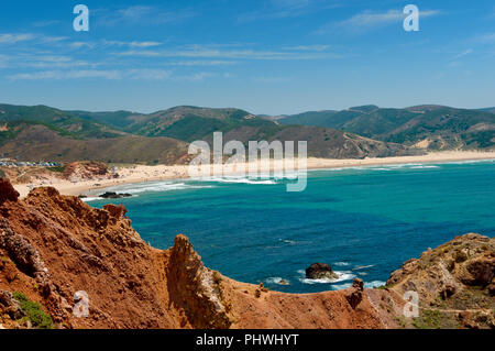 Praia do Amado, un Surfer Beach sulla Costa Vicentina, Algarve, PORTOGALLO Foto Stock