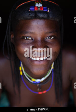 Sorridente tribù muhakaona donna, Provincia del Cunene, Oncocua, Angola Foto Stock