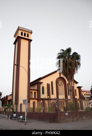 Chiesa nel centro della Città, Provincia di Luanda, Luanda, Angola Foto Stock