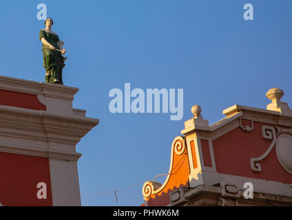 Portoghese vecchio edificio coloniale, Provincia di Luanda, Luanda, Angola Foto Stock