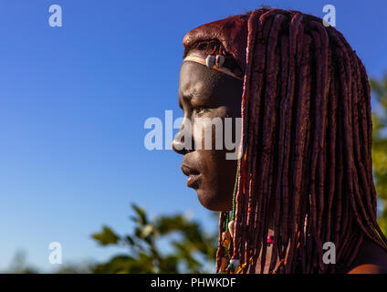 Ritratto di una tribù mumuhuila donna, Provincia di Huila, Lubango, Angola Foto Stock