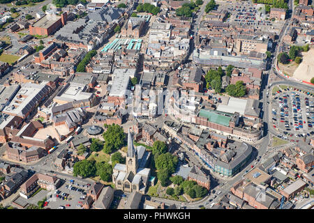 Una veduta aerea di Chesterfield Town Center, South Yorkshire, nell'Inghilterra del Nord, Regno Unito Foto Stock