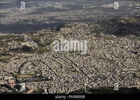 Angolo alto scenic panoramica di Quito, Ecuador Foto Stock