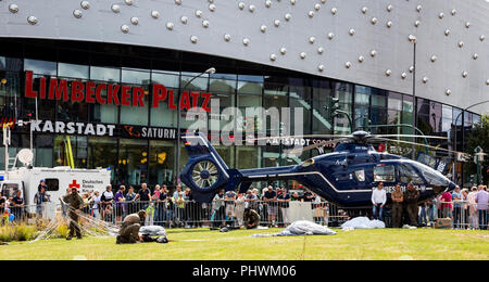 Elicottero a Berliner Platz davanti alla piazza Limbecker Platz shopping mall, NRW Tag, Renania settentrionale-Vestfalia giorno è celebrata in Essen, la zona della Ruhr, Germania Foto Stock