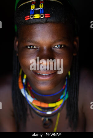 Sorridente tribù muhakaona donna, Provincia del Cunene, Oncocua, Angola Foto Stock