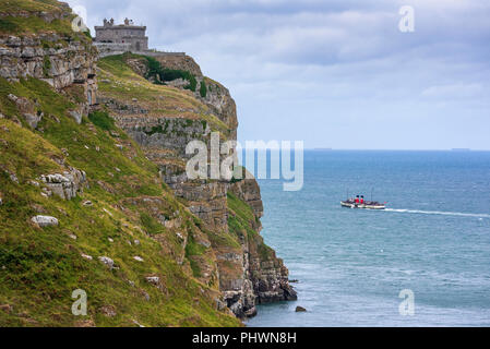 Llandudno North Wales. Mondi di navigazione ultimo battello a vapore il Waverley. Passando il Great Orme Capo Faro. Foto Stock