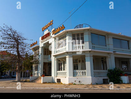 Vecchio coloniale portoghese casino Tamariz, provincia di Benguela, Lobito in Angola Foto Stock