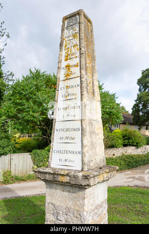 La fase cardine obelisco, la Chiesa cammina, Bredon, Worcestershire, England, Regno Unito Foto Stock