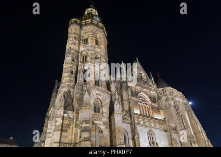 Cattedrale di Santa Elisabetta a Kosice città vecchia di notte, Slovacchia. Foto Stock