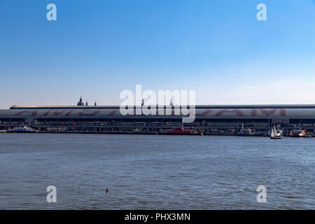 'Amsterdam Centraal stazione ferroviaria di Amsterdam, Paesi Bassi Foto Stock